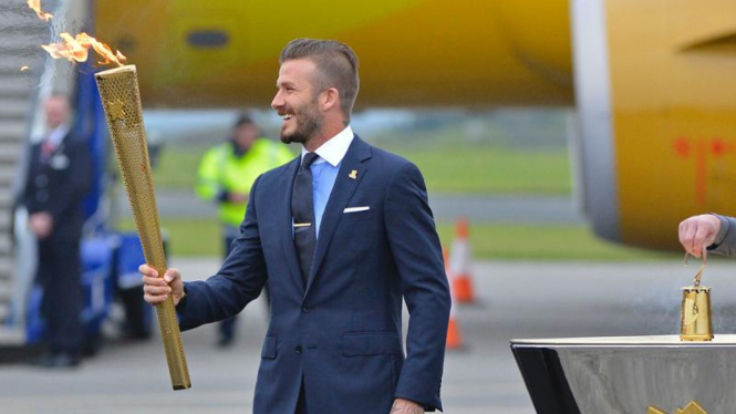 Beckham Bawa Obor Olimpiade ke London