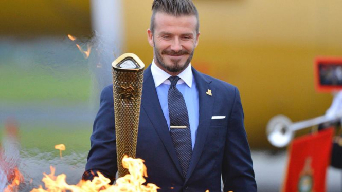 Beckham Bawa Obor Olimpiade ke London