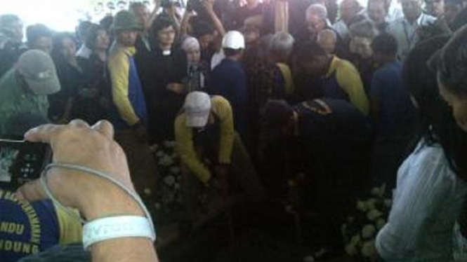 Pemakaman Kornel Sihombing, korban Sukhoi Superjet 100