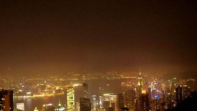Kota Hong Kong dengan puluhan gedung bertingkat tinggi.