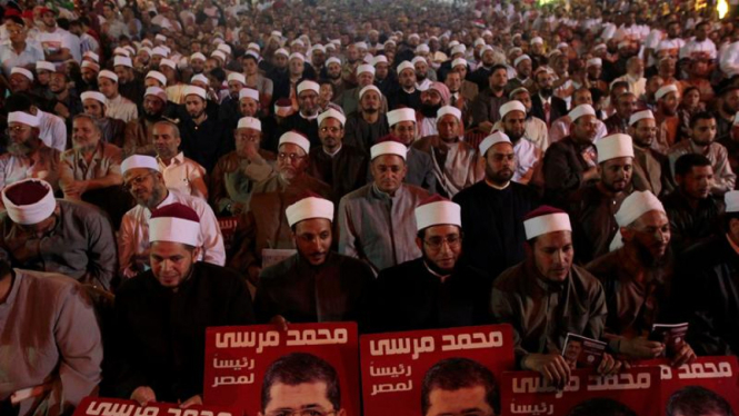 Para pendukung Mohamed Mursi, Capres Mesir dari Ikhwanul Muslimin