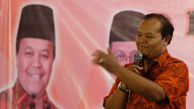 Cagub-Cawagub Hidayat Nur Wahid-Didik J Rachbini Pegang Topeng