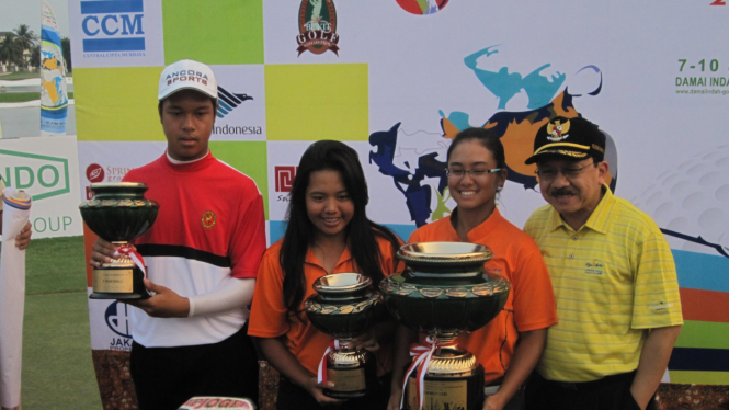 Jordan Surya Irawan (kiri) saat menjadi juara EJWJGC 2011