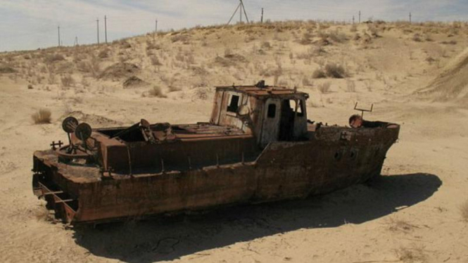 Kapal hantu di padang pasir