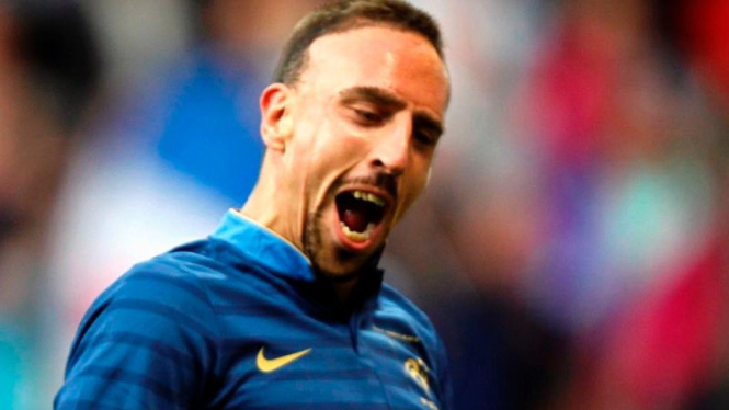 Gelandang Prancis, Franck Ribery, usai mencetak gol ke gawang Serbia