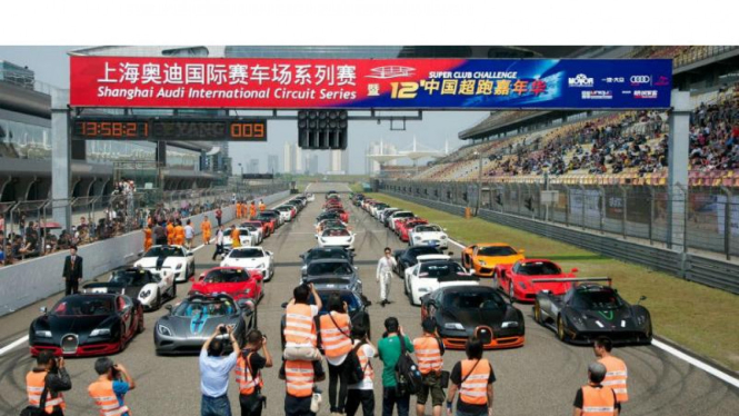 Taipan China pamer koleksi supercar