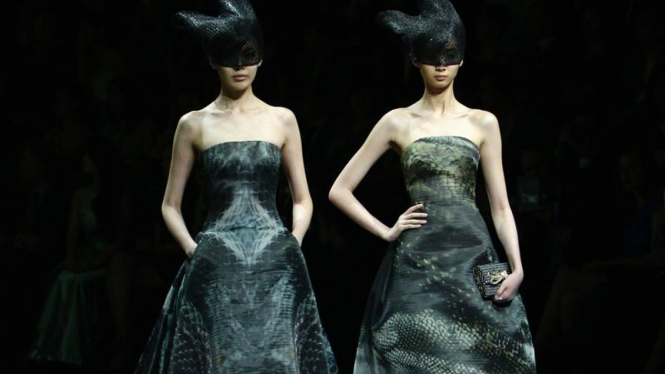 Peragaan busana Giorgio Armani di Beijing