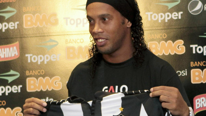 Ronaldinho dengan seragam Atlletico Mineiro