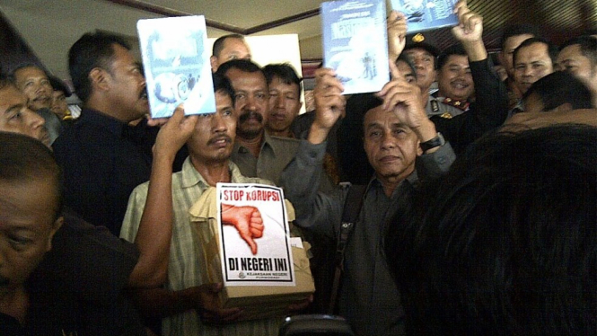 Demonstrasi memprotes dana bansos dan hibah APBD Jawa Tengah