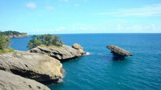 5 Tempat Wisata Pantai  di  Pulau  Jawa 