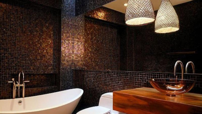 Kamar mandi mosaik cokelat