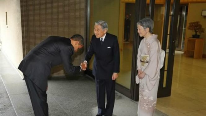 Budaya membungkuk di Jepang.