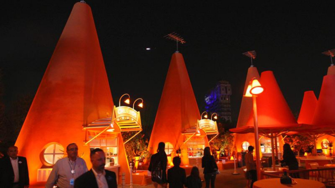 Wahana 'Cars Land' di Disneyland California