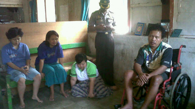 Empat anak pensiunan polisi lumpuh di Banyumas, Jawa Tengah