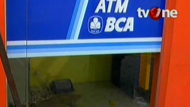 Perampok Bersenjata Api Bawa Kabur Mesin ATM BCA
