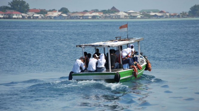 Transportasi umum di Pulau Seribu.