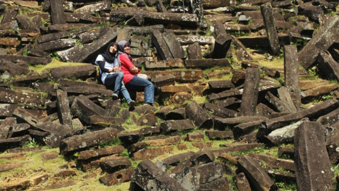 Wisatawan Situs Megalitikum Gunung Padang