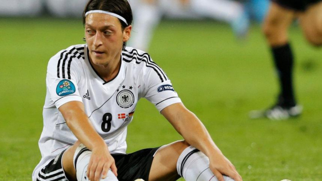 Gelandang timnas Jerman, Mesut Oezil