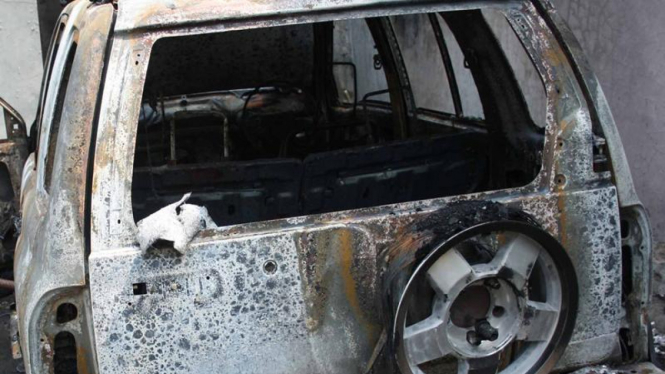 Mobil milik anggota DPRD Tangerang dibakar massa
