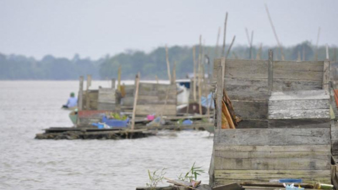 Jamban di sepanjang sungai Batanghari