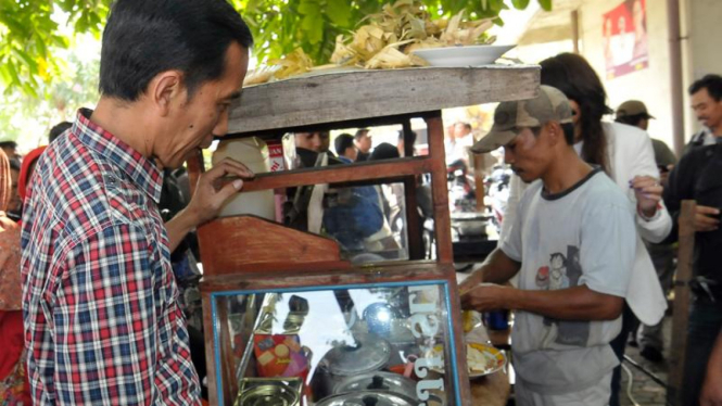 Jokowi Adakan Karnaval Kotak-kotak