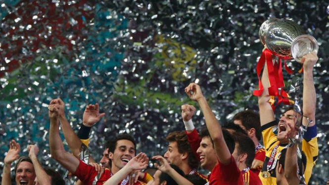 Pemain Spanyol Merayakan Kemenangan