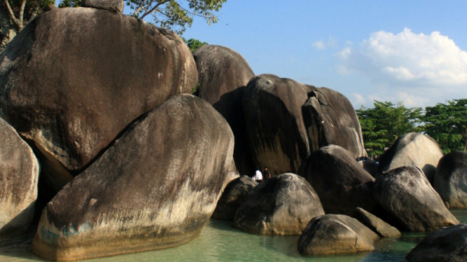 Batu-batu tempat lokasi syuting film 'Laskar Pelangi'