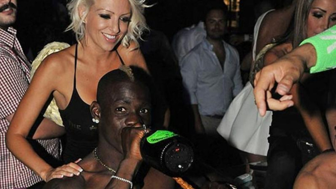 Mario Balotelli pesta di klub malam di St.Tropez