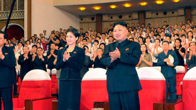 Kim Jong-un (ka) dan wanita misterius pendampingnya