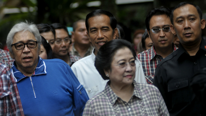 Taufiq Kiemas, Megawati Soekarnoputri, dan Joko Widodo di TPS Kebagusan