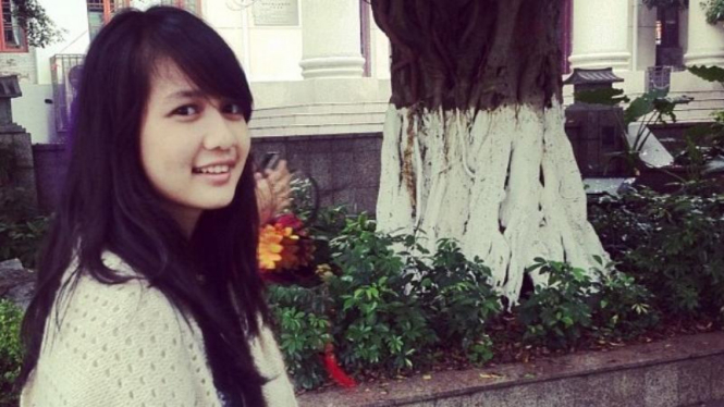 Claudia Annisa atau Dhea Imut