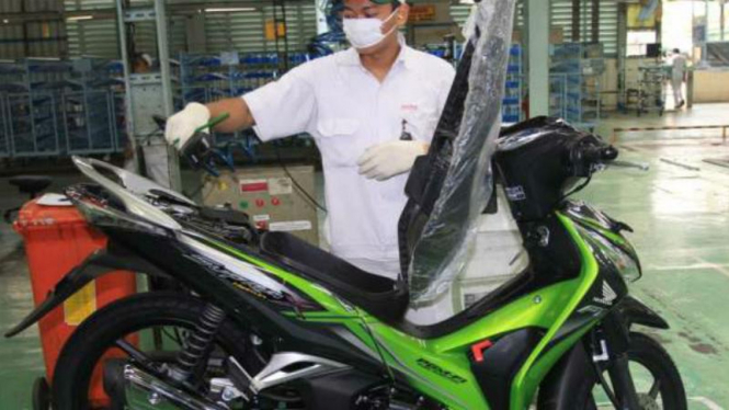 Warna dan striping baru Honda Supra X 125 Helm in PGM-FI
