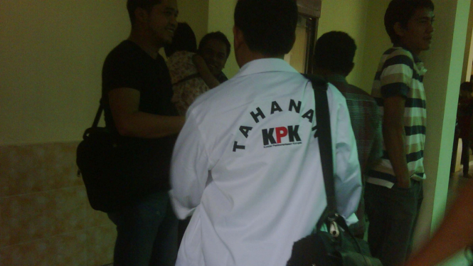 Anggota DPRD Riau pakai baju tahanan KPK