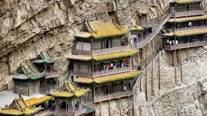 Hangin Monastery Cina