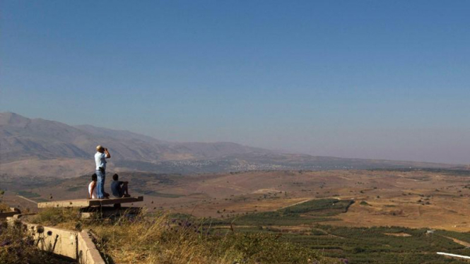 Turis di Dataran Tinggi Golan melihat perang di Suriah