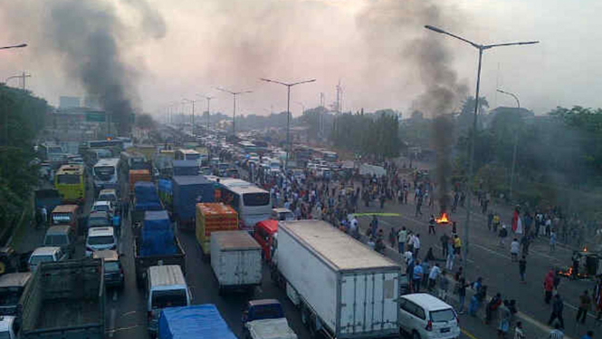 Demo Tol Jatibening, Bekasi