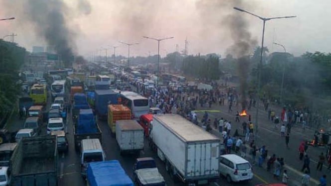 Demo Tol Jatibening, Bekasi