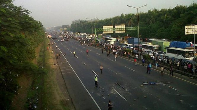 Demo Tol Jatibening, Bekasi