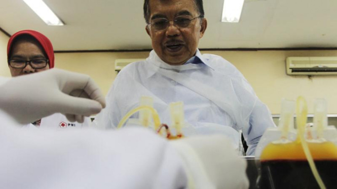 Jusuf KallaTinjau Pelayanan Darah di PMI Jakarta