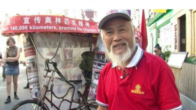 Chen Guanming menggunakan becak dari China ke London