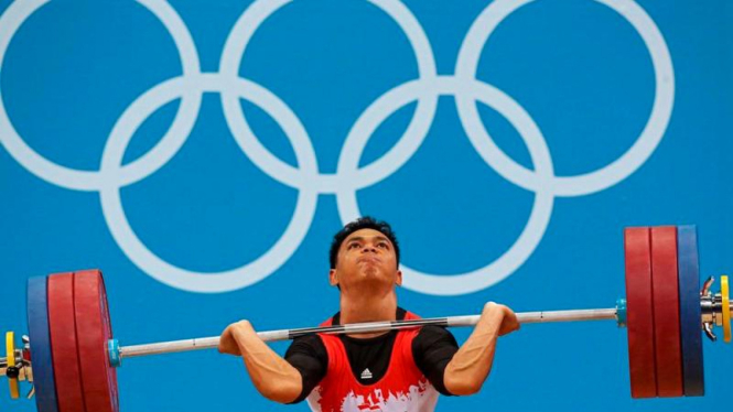 Lifter Indonesia, Eko Yuli Irawan, beraksi di Olimpiade 2012