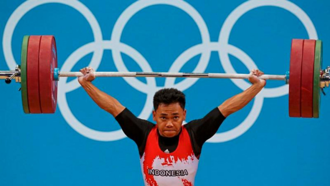 Lifter Indonesia, Eko Yuli Irawan, beraksi di Olimpiade 2012