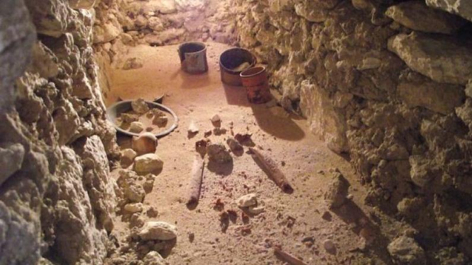 Bagian dalam makam tempat ditemukannya jenasah pangeran Maya