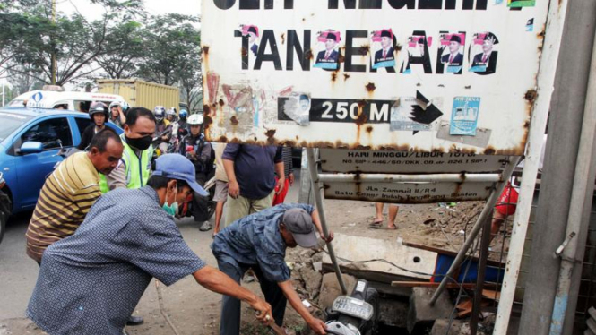 Kecelakaan Kendaraan Bermotor di Daan Mogot