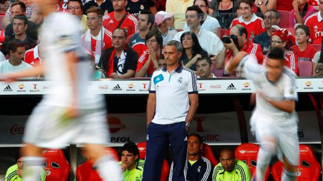 Pelatih Real Madrid, Jose Mourinho (tengah)