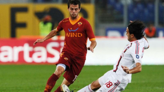 Pemain AS Roma, Miralem Pjanic (kiri).