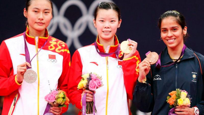 Li Xuerui (tengah), Wang Yihan (kiri), Saina Nehwal (kanan)  