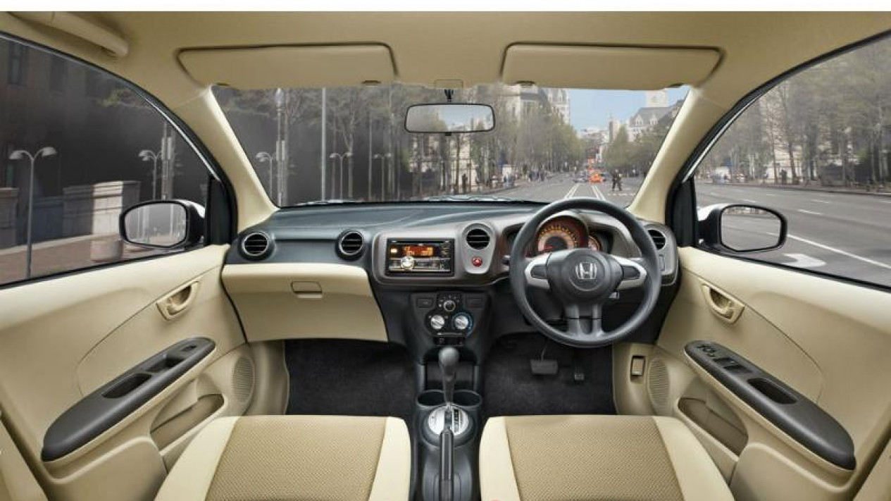 Interior Honda Brio lama