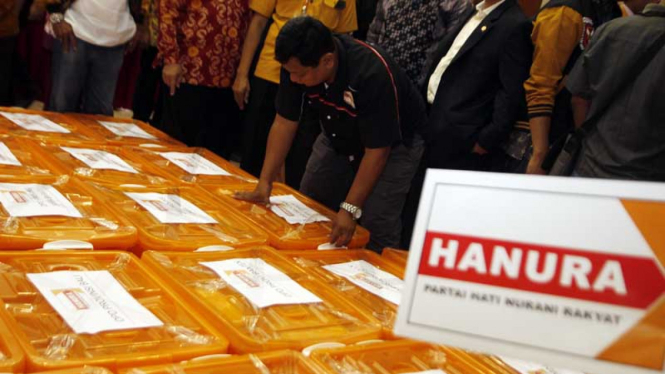 Partai Hati Nurani Rakyat (Hanura)  Mendaftar ke KPU