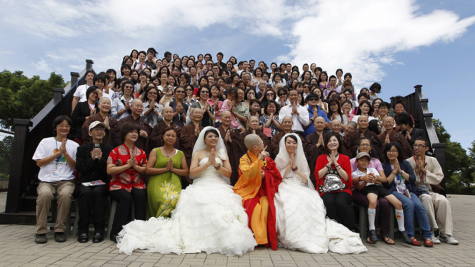 Pernikahan simbolis pasangan lesbian Taiwan